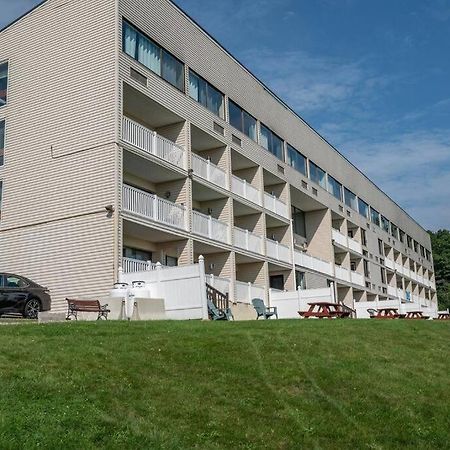 Cute Cedar Lodge Studio With Balcony & Lake Views! Laconia Bagian luar foto
