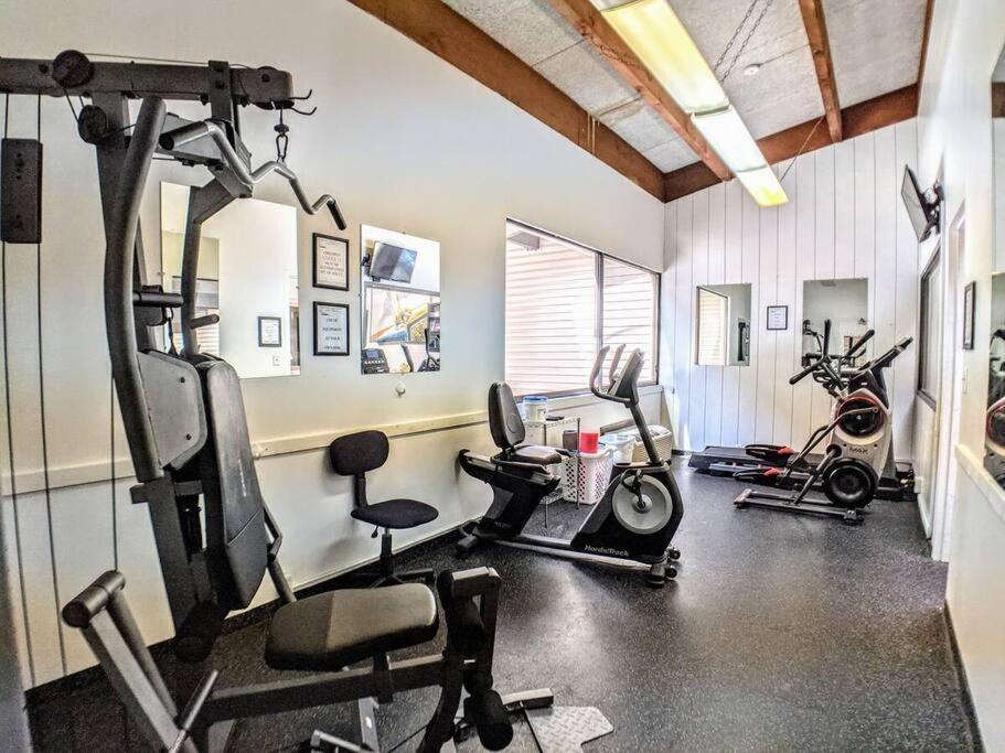 Cute Cedar Lodge Studio With Balcony & Lake Views! Laconia Bagian luar foto